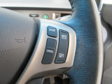 ハンドル右側にはクルーズコントロールのスイッチが装備され運転中の操作も安心して行えます!