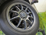 【14インチアルミホイール】外観にマッチしたアルミホイールを装着しております。各種アルミホイールや、スタッドレスタイヤも取扱いしております。是非ご相談ください♪