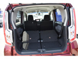 ラゲッジルーム 軽自動車でありながら広々とした荷室。何かとお荷物が多い方には便利です。
