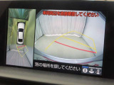 パノラミックビューモニター付きです。車両を上から見たような映像をディスプレイオーディオ画面に表示。運転席からの目視だけでは見にくい、車両周辺の状況をリアルタイムでしっかり確認できます。