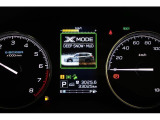 X-MODE搭載。路面状況に応じてモードを選択するだけで、4輪の駆動力やブレーキを適切にコントロール。悪路からのスムーズな脱出をサポートします。さらに、下り坂などで常に一定の速度を維持できます。
