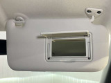 【運転席サンバイザー】鏡が付いているのでメイク直しなどにも便利★