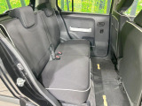 後部座席も気になるようなキズ・汚れやへたり等、大きなダメージはなく、良好な状態です。