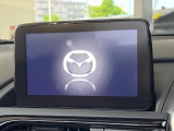 【マツダコネクトナビ】車内の雰囲気にマッチした一体型タイプのナビ。各種車輌設定やBluetooth再生等、様々な機能が楽しめます。直感的なダイヤル操作が可能で、使い勝手も良好です。