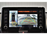 パノラミックビューモニターを装備。クルマを真上から見るように周囲を確認できます。