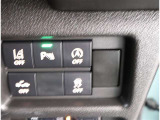 コーナーセンサーを車の前後に装備。障害物までの距離に応じて警告音を変えてお知らせ。縦列駐車時や駐車場・車庫などでの取り回しをサポートします。詳細は販売店スタッフまでおたずねください。