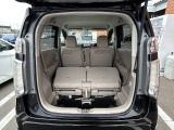 後部座席を収納するとご覧のとおり!大容量の荷室が完成です!