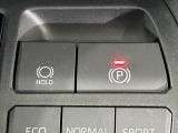 【オートブレーキホールド】信号待ちや渋滞で停車時にブレーキから足を離しても、停止状態を保持してくれます。前進するときはアクセルを踏めば自動で解除されるので安心♪街乗り運転が楽になります♪