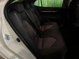 後部座席も気になるようなキズ・汚れやへたり等、大きなダメージはなく、良好な状態です。