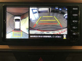 パノラミックビューモニター付きです。車両を上から見たような映像をディスプレイオーディオ画面に表示。運転席からの目視だけでは見にくい、車両周辺の状況をリアルタイムでしっかり確認できます。