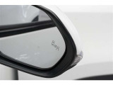 隣車線を走る車両をレーダーで検知し、ドアミラーでは確認しにくい後側方エリアに存在する車両に加え、急接近してくる車両も検知します。車両を検知するとドアミラーに搭載されたLEDインジケーターが点灯します。