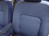 クッションが柔らかくてソファのような座り心地です。座面も広いので長時間の運転でも疲れにくいです。