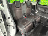 後部座席も気になるようなキズ・汚れやへたり等、大きなダメージはなく、良好な状態です。