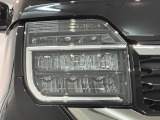 LEDヘッドライトは、点灯の瞬間から最大光量を発揮し、突然暗くなるトンネルなどでの安定感を高めます。