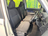 運転席シート廻りは使用感も少なく、良好な状態となっています。前オーナー様が丁寧に使っていたことがよくわかりますね。