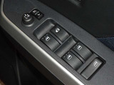 電動格納式ドアミラー・パワーウインドウを装備しています。