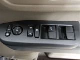 運転席から左右のドアミラーの開閉が可能です♪駐車場でのドアミラーの折り畳みが簡単です♪