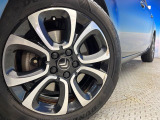 ●純正17インチアルミホイール:輸入車ならではの卓越した走りを支えるホイールと足回りです!日本車の走りに慣れている方にもぜひ体感して頂きたいほど、高いレベルでまとまっています!
