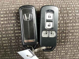 スマートキーです!!今や標準の装備になりつつありますよね!!ドアロック・アンロックも便利です!!