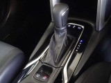 電動パーキングブレーキ・ブレーキホールドを装備してます。ホールド機能は信号待ちが多い一般道で疲労軽減になり、大好評です!