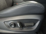 パワーシート搭載。微妙な調整が手軽にでき、ピッタリのポジションで運転することが可能です。