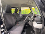 運転席シート廻りは使用感も少なく、良好な状態となっています。前オーナー様が丁寧に使っていたことがよくわかりますね。