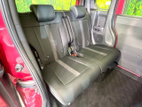 後部座席も気になるようなキズ・汚れやへたり等、大きなダメージはなく、良好な状態です。