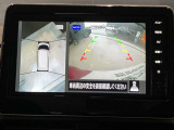 クルマを空から見たような映像が映る、アラウンドビューモニターで、車両周辺の安全確認も一目できます!小さなお子様や障害物も確認できるので、運転のしやすさだけでなく事故防止にも役立ち安心して駐車できます♪