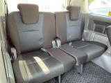 3列目シートはもちろん状態良好☆大人でもゆったりと座って頂けますので、大人数でのお出かけもラクラクです♪ご家族で、気の知れた仲間で、ドライブに行くのが楽しみですね♪