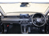 操作性に優れた運転席となります!小物入れや各ボタンの配置にこだわり、使いやすいです!座り心地もよく視認性も良好なのでロングドライブもお任せ下さい!