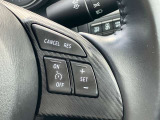 車速を一定に保つクルーズコントロール機能を搭載。高速道路などで長距離をドライブされる際などに、とても便利な機能です。