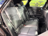 後部座席も気になるようなキズ・汚れやへたり等、大きなダメージはなく、良好な状態です。