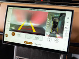【3Dサラウンドカメラ】は狭い場所でも安心して駐車できるようにサポート。タッチスクリーンの表示と音で障害物との距離を確認できます。車幅感覚に慣れていない方や駐車の苦手な方には必見の装備といえます♪