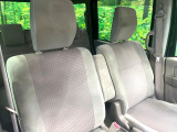 運転席まわりには十分なスペースがあり、大柄な方でもゆったり運転していただける環境です。