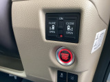 【両側パワースライドドア】です。リモコンや運転席のスイッチ操作で楽々自動開閉。