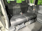 後部座席も気になるようなキズ・汚れやへたり等、大きなダメージはなく、良好な状態です。