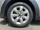 格好良くてピカピカのアルミホイールがあなたの愛車をいっそう輝かせます。