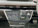 「オートエアコン」付き一年中快適な室内を提供!車内温度を設定すると、風量を自動で調節してくれます。