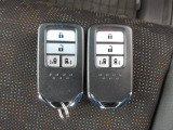 スマートキー付!キーを取り出さなくてもドアロックの施錠・開錠、エンジンの始動が出来ます!雨の日や荷物の多い日にとても便利ですね♪