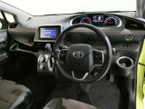 見通しのよいすっきりとした視界で、誰でも運転しやすいです。運転のしやすさは疲れにくさにも繋がりますよ♪