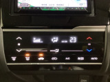 オートエアコンがついてますので、お好みの温度をセットするだけで風の強さや風量を自動で調整します。スイッチも簡単操作で快適に過ごせます。