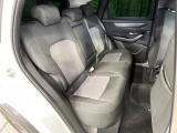 後部座席も気になるようなキズ・汚れやへたり等、大きなダメージはなく、良好な状態です。