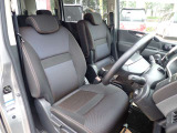 運転席も座り心地が良く長距離お乗りいただいても疲れにくいシートになっております♪