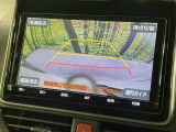 【バックカメラ】駐車時に後方がリアルタイム映像で確認できます。大型商業施設や立体駐車場での駐車時や、夜間のバック時に大活躍!運転スキルに関わらず、今や必須となった装備のひとつです!