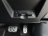 ETC!料金所も止まる事無くスイスイです!窓を開ける必要も無いので雨や花粉、排気ガスの浸入もありません!今や必需品ですネ!