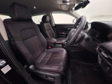 前席の画像です。是非運転席に座っていただき視界等をご確認ください。