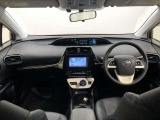 シンプルながら機能性あふれる運転席廻りです。視界性もよく、運転しやすいですよ。