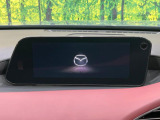 【マツダコネクトナビ】車内の雰囲気にマッチした一体型タイプのナビ。各種車輌設定やBluetooth再生等、様々な機能が楽しめます。直感的なダイヤル操作が可能で、使い勝手も良好です。