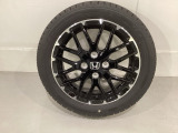 当社にてデモ走行時に装着していたワンシーズン使用の中古スタットレスタイヤ+ホイール4本セットを用意致しました。(2024年製、タイヤ+ホイールは現状渡し、保証対象外です)