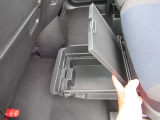 アンダーボックスは二段構造になっているので、普段使うことの少ない車検証ケースの保管場所としてもおすすめです!